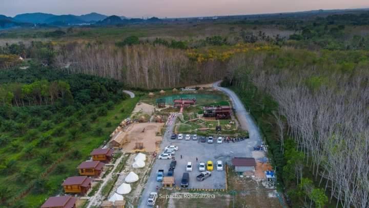 ไร่นาบัวหลวง คาเฟ่ & ฟาร์มสเตย์ Raina Bualuang Cafe & Farm Stay Ban Na No Kültér fotó