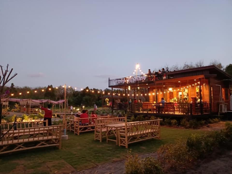 ไร่นาบัวหลวง คาเฟ่ & ฟาร์มสเตย์ Raina Bualuang Cafe & Farm Stay Ban Na No Kültér fotó