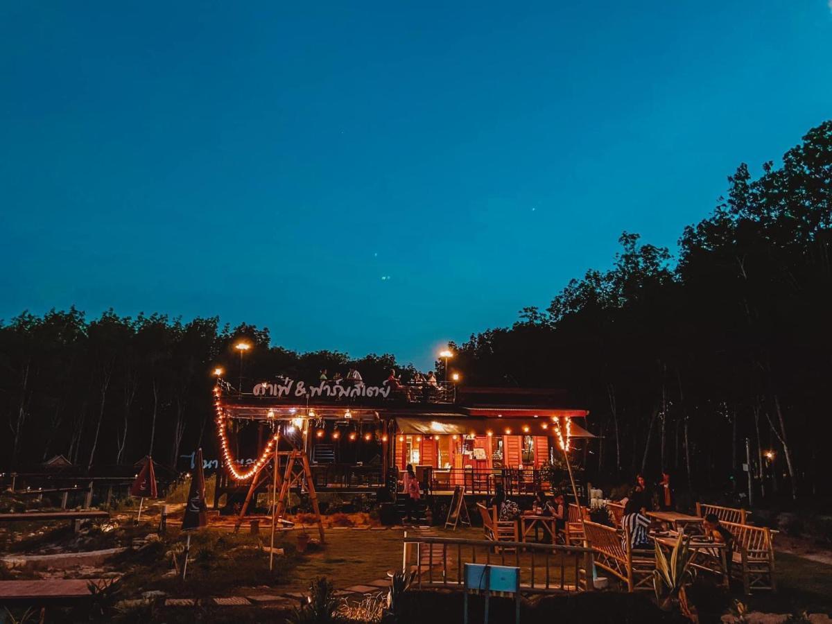 ไร่นาบัวหลวง คาเฟ่ & ฟาร์มสเตย์ Raina Bualuang Cafe & Farm Stay Ban Na No Kültér fotó