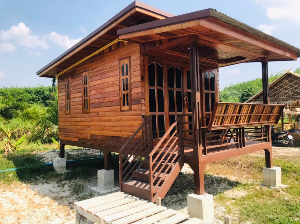 ไร่นาบัวหลวง คาเฟ่ & ฟาร์มสเตย์ Raina Bualuang Cafe & Farm Stay Ban Na No Kültér fotó