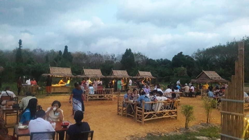 ไร่นาบัวหลวง คาเฟ่ & ฟาร์มสเตย์ Raina Bualuang Cafe & Farm Stay Ban Na No Kültér fotó