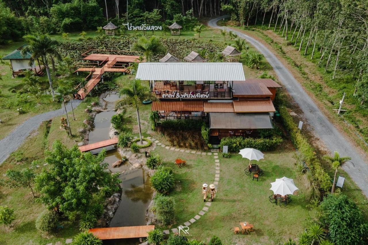 ไร่นาบัวหลวง คาเฟ่ & ฟาร์มสเตย์ Raina Bualuang Cafe & Farm Stay Ban Na No Kültér fotó