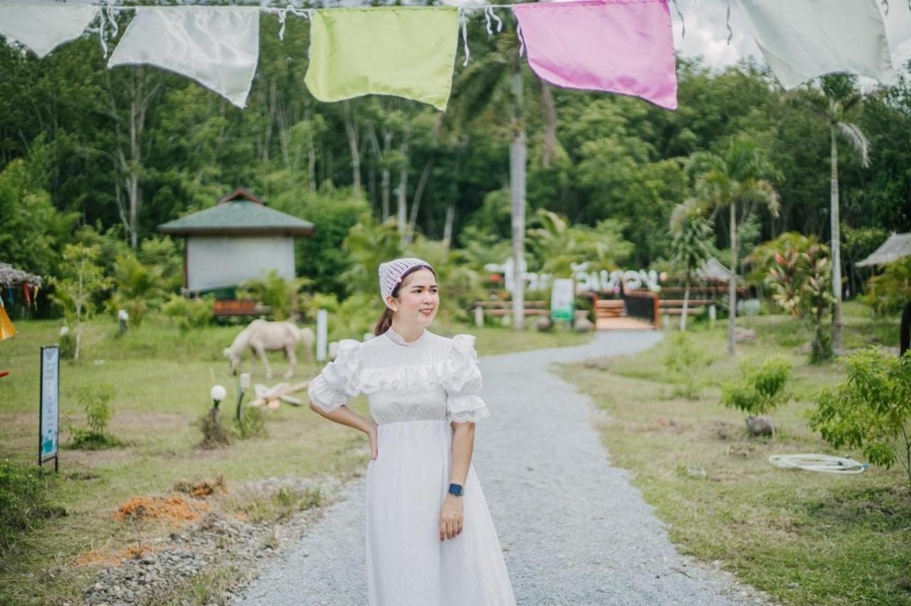 ไร่นาบัวหลวง คาเฟ่ & ฟาร์มสเตย์ Raina Bualuang Cafe & Farm Stay Ban Na No Kültér fotó